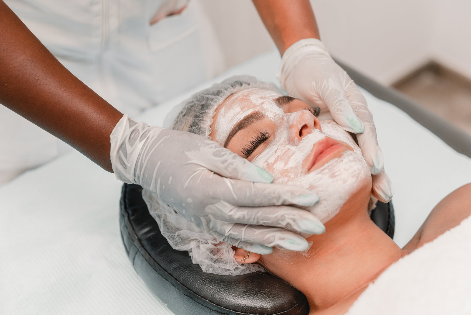How to Become a Beauty Therapist in Dubai?